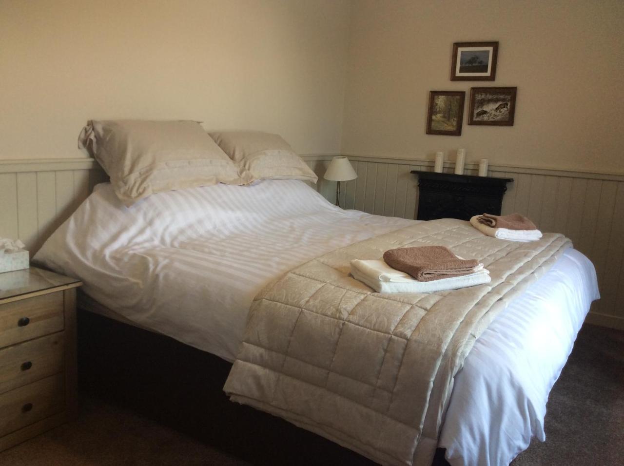 Crown And Anchor Bed and Breakfast Dundrennan Exteriör bild
